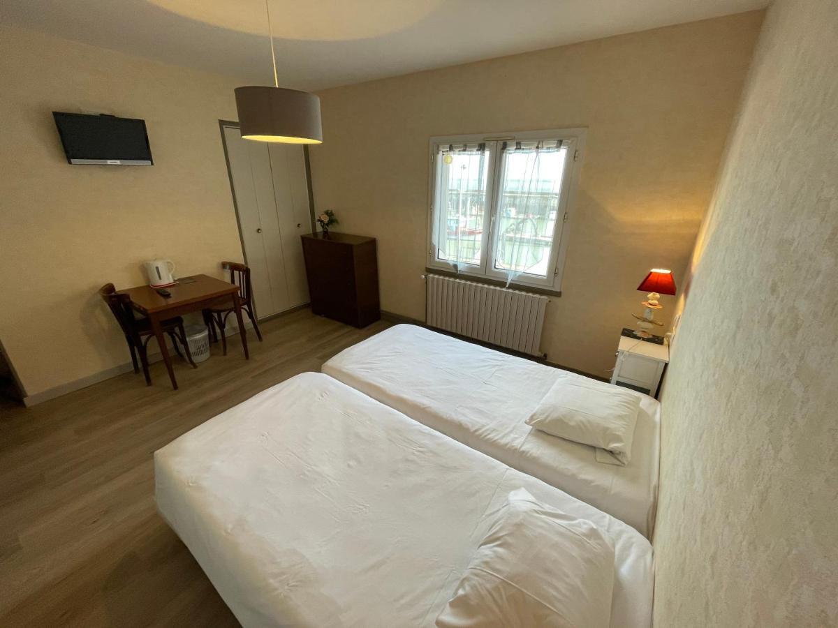 Logis Hotel Le Terminus ブルスフラン エクステリア 写真