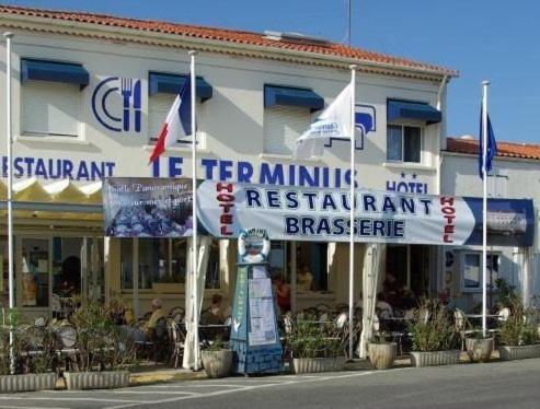 Logis Hotel Le Terminus ブルスフラン エクステリア 写真