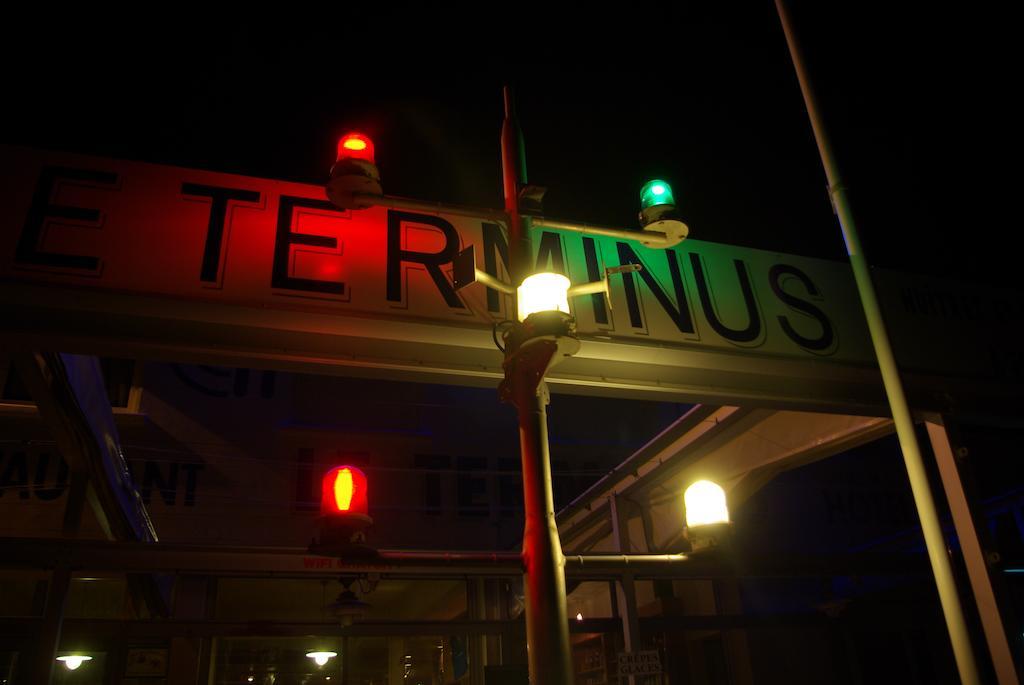 Logis Hotel Le Terminus ブルスフラン エクステリア 写真